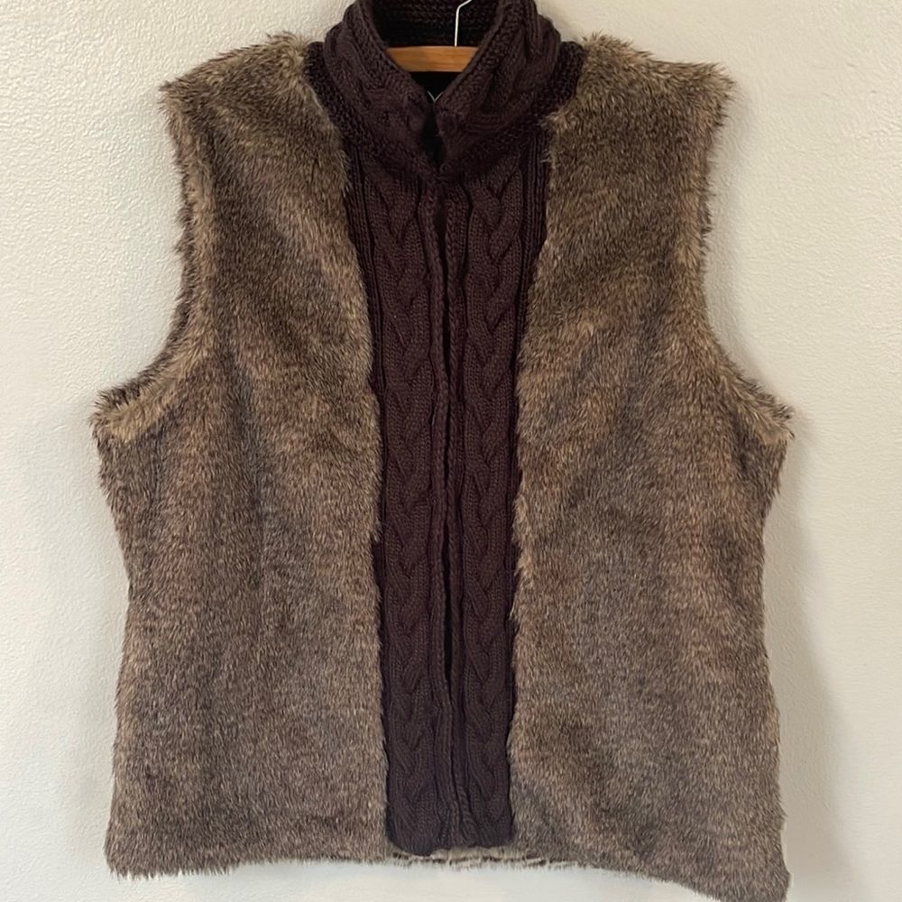 LYS faux fur sweater vest. Size 1X.
